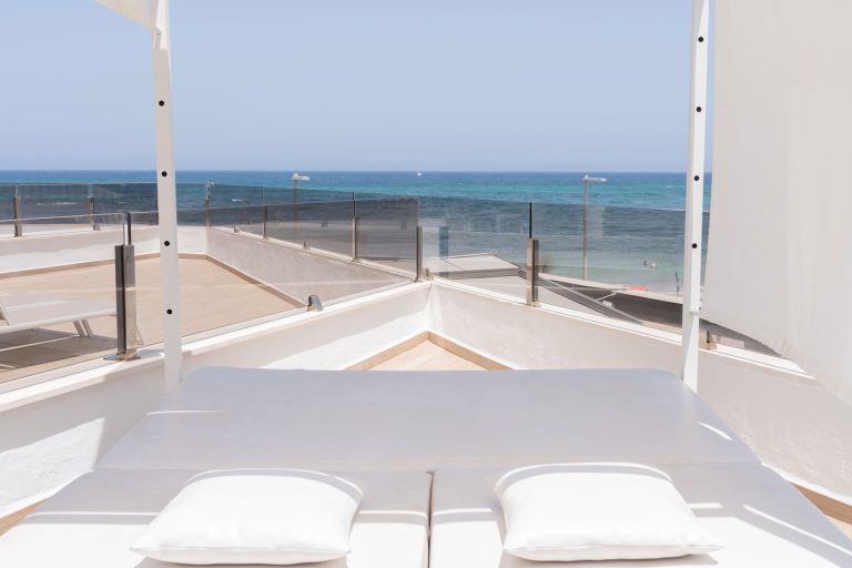 Cama balinesa en terraza premium Ses Roquetes